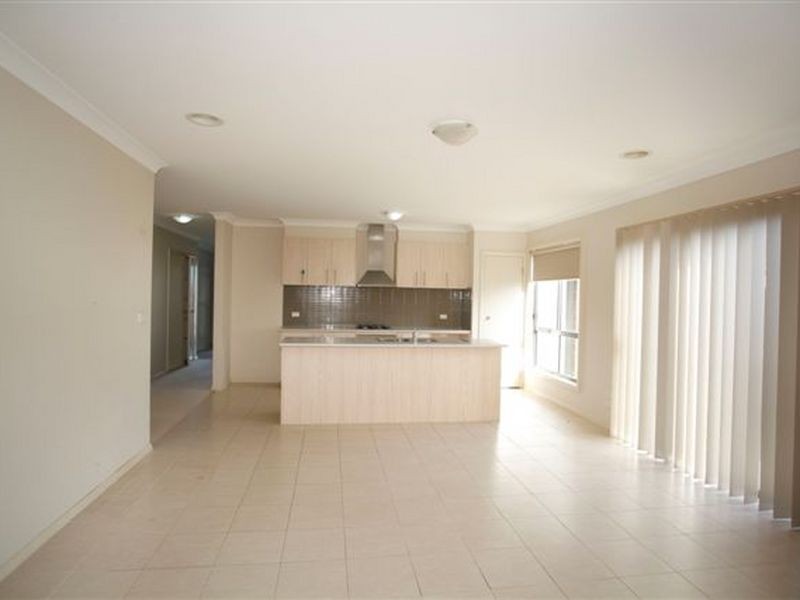 24 Caspian Chase, Pakenham VIC 3810