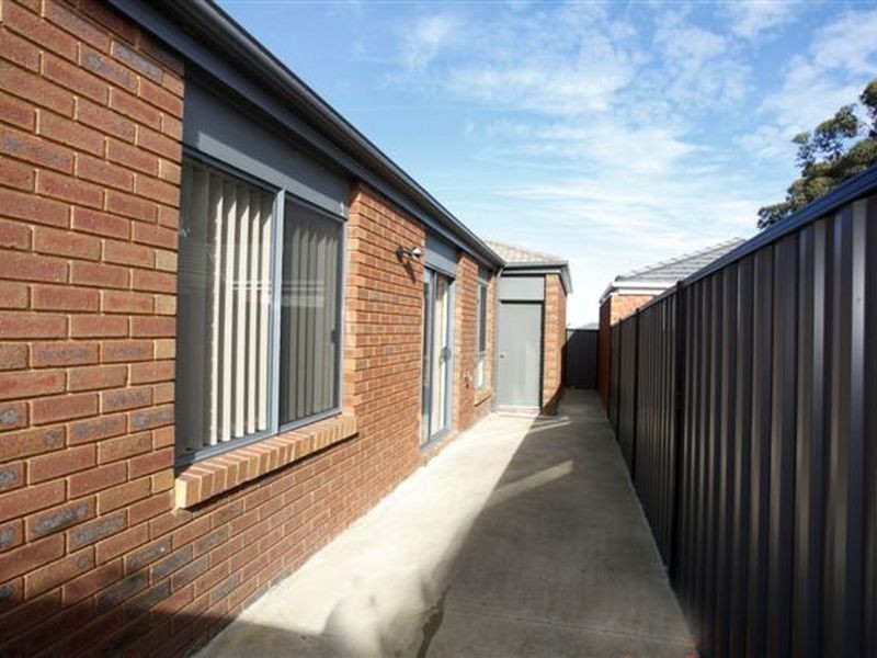 24 Caspian Chase, Pakenham VIC 3810