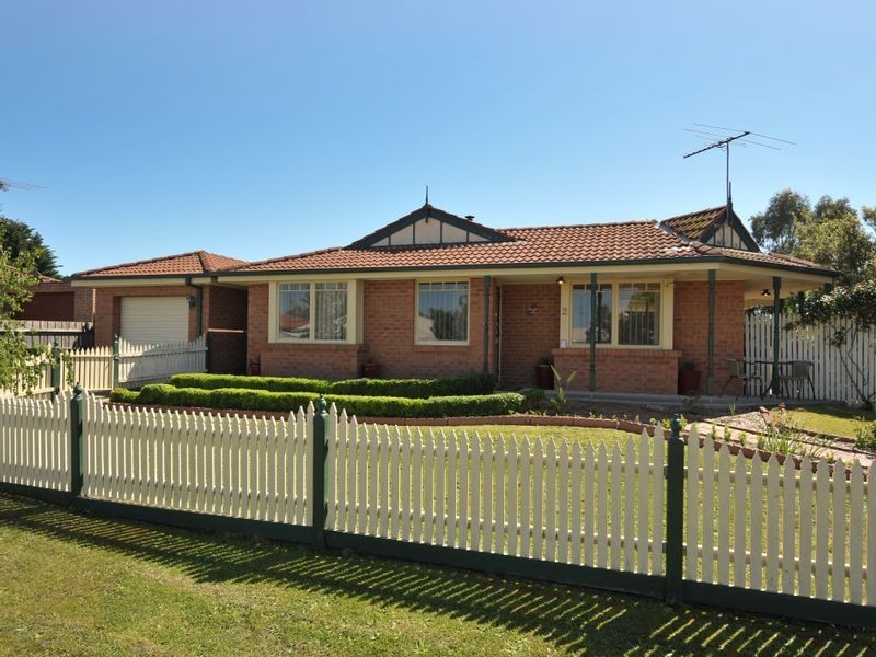 2 Montclaire Court, Pakenham VIC 3810