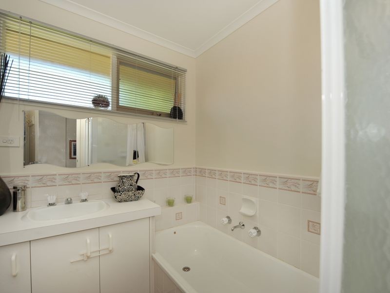 2 Montclaire Court, Pakenham VIC 3810