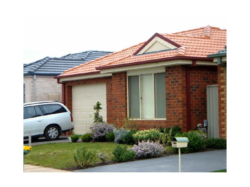 13 Oaklands Way, Pakenham VIC 3810