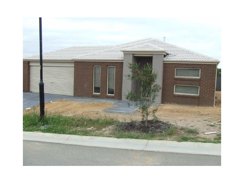 7 Ivory Drive, Pakenham VIC 3810
