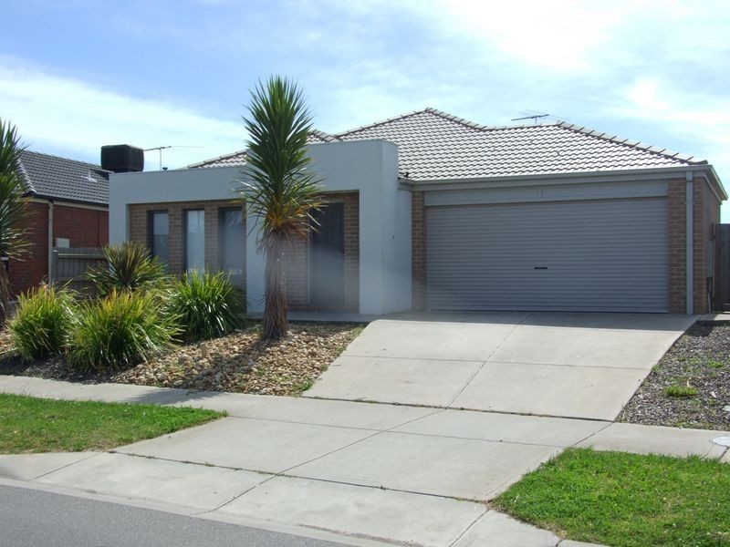 81 Sandalwood Drive, Pakenham VIC 3810