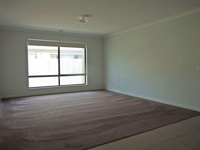 81 Sandalwood Drive, Pakenham VIC 3810