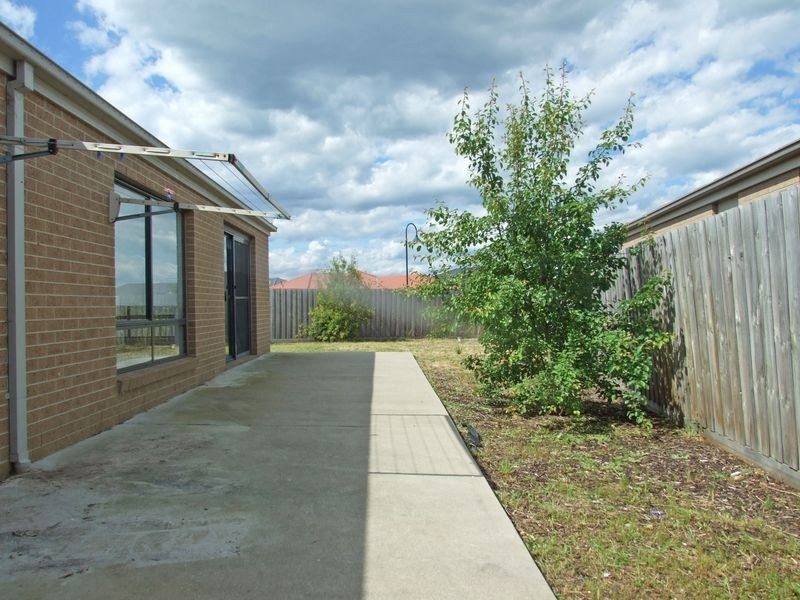 81 Sandalwood Drive, Pakenham VIC 3810