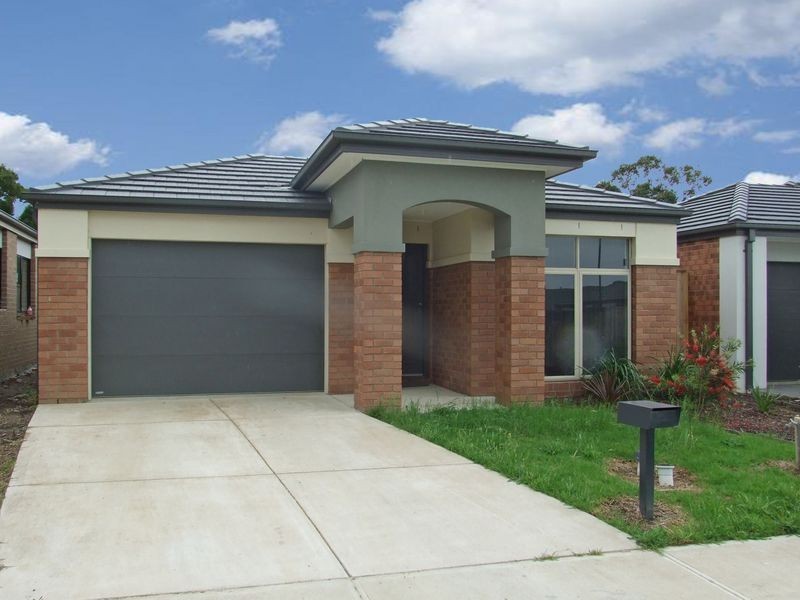 42 Devine Drive, Pakenham VIC 3810