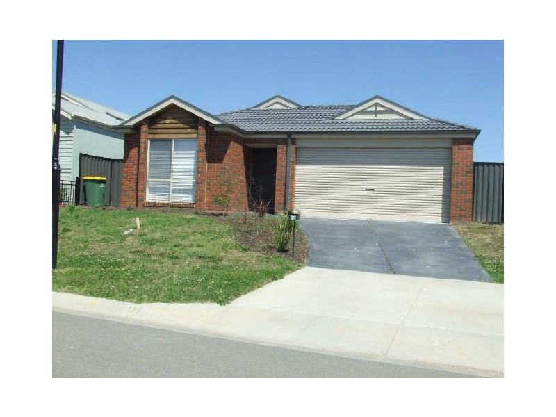 10 Killarney Crescent, Pakenham VIC 3810