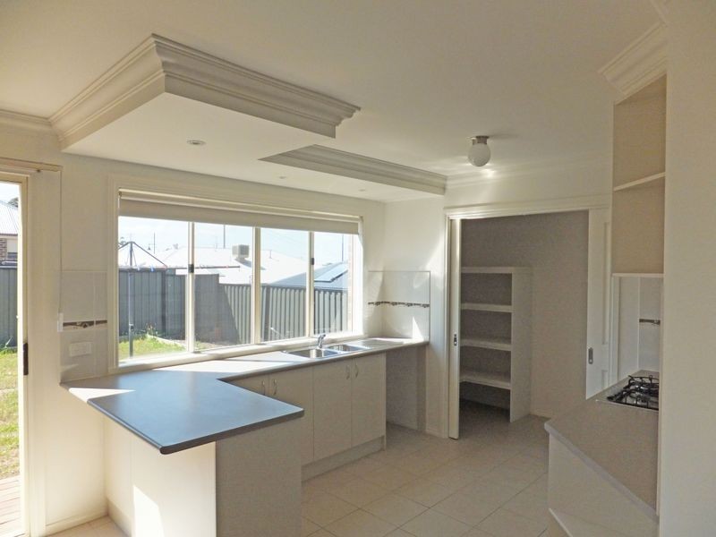 25 Carey Crescent, Pakenham VIC 3810
