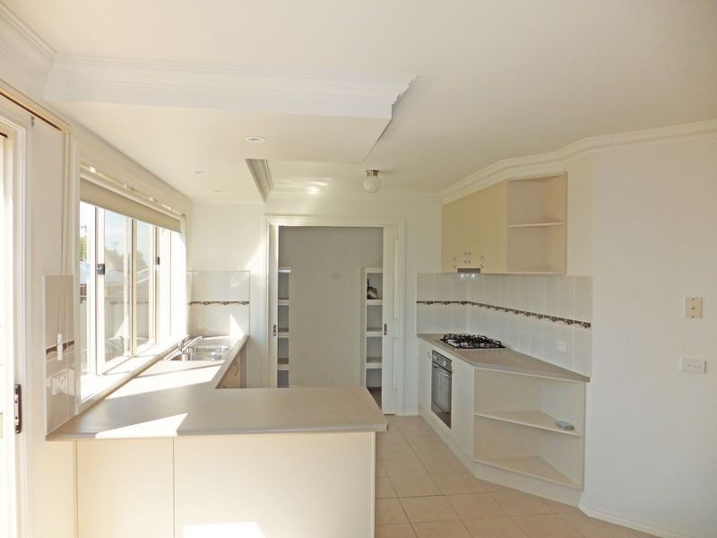 25 Carey Crescent, Pakenham VIC 3810