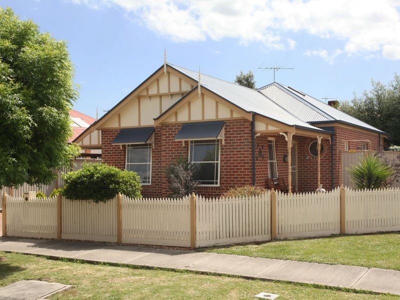 34 Flinders Chase, Pakenham VIC 3810