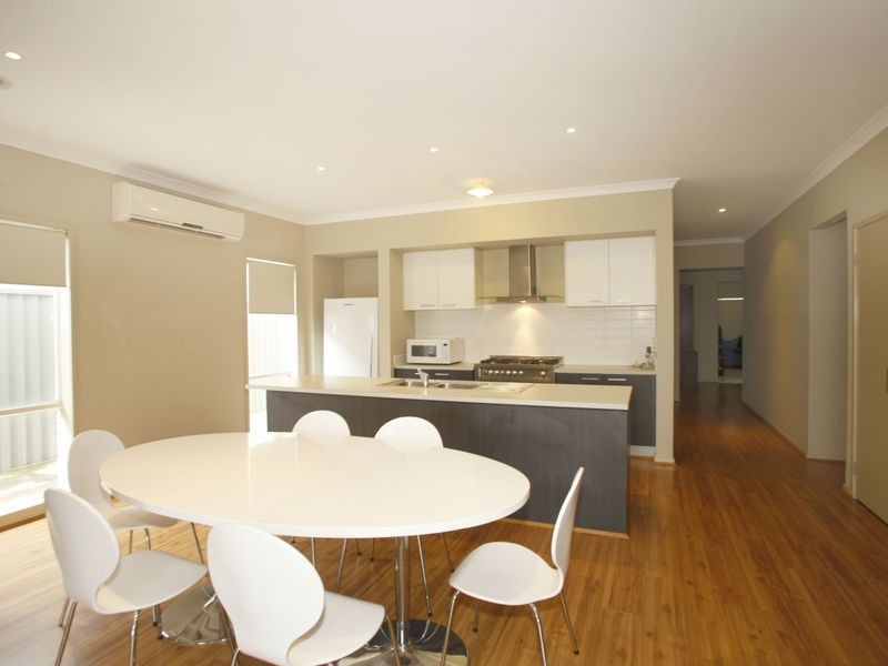 6 Sandpiper Close, Pakenham VIC 3810