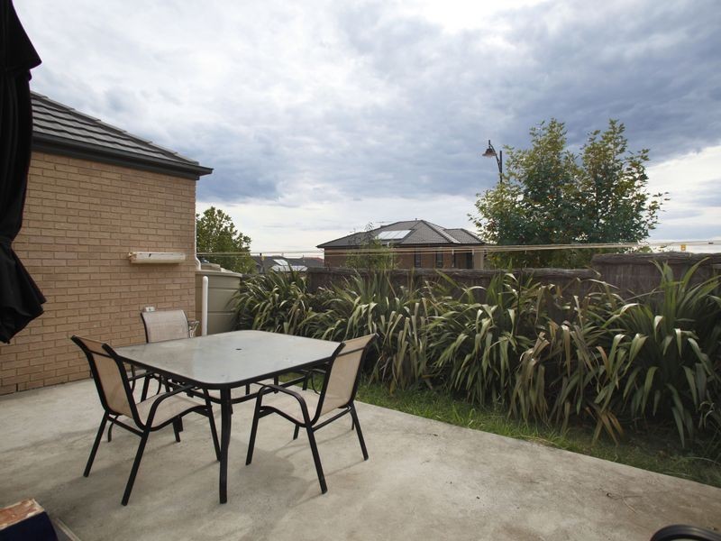6 Sandpiper Close, Pakenham VIC 3810