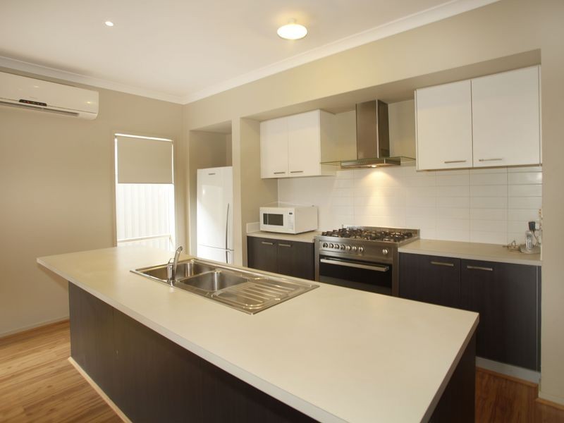 6 Sandpiper Close, Pakenham VIC 3810