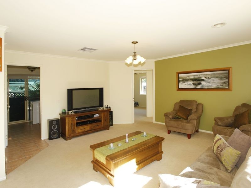 95 Oaklands Way, Pakenham VIC 3810