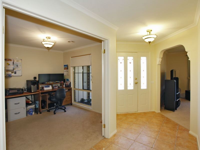 95 Oaklands Way, Pakenham VIC 3810