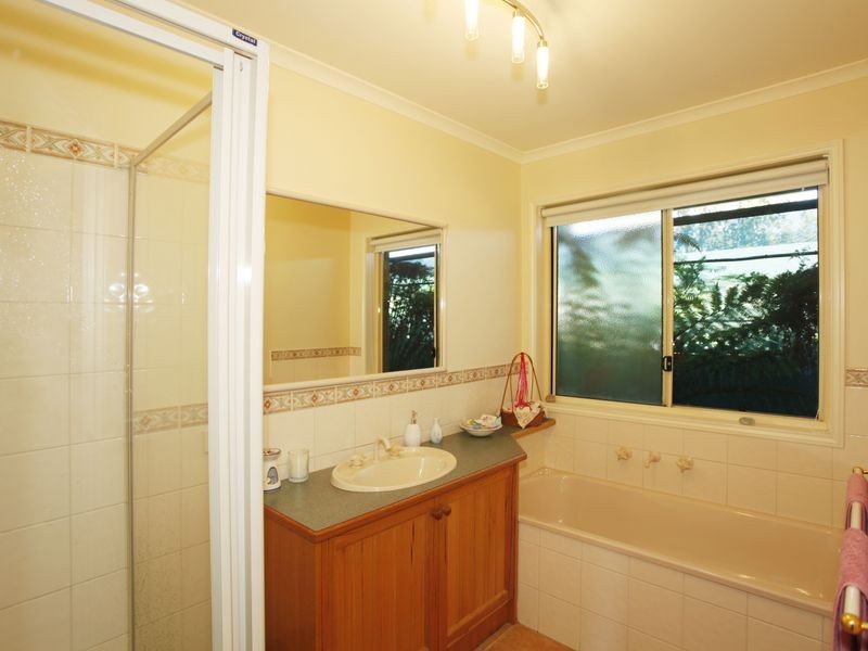 95 Oaklands Way, Pakenham VIC 3810