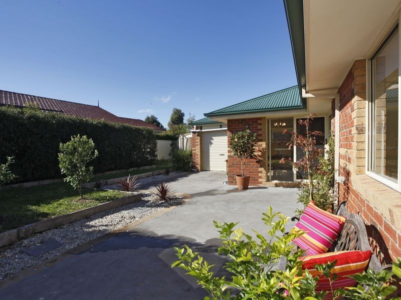 95 Oaklands Way, Pakenham VIC 3810