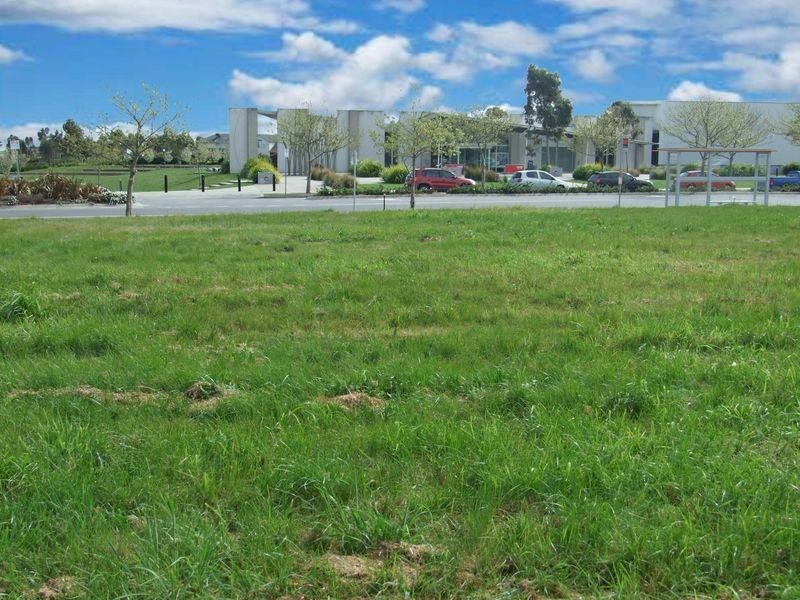 17-27 Edgeware Close, Pakenham VIC 3810