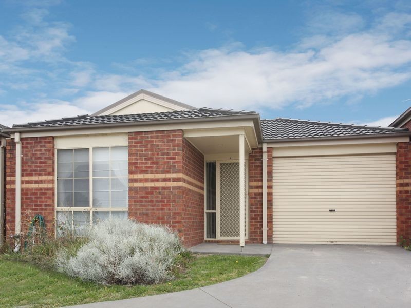 8/12 Renlik Court, Pakenham VIC 3810