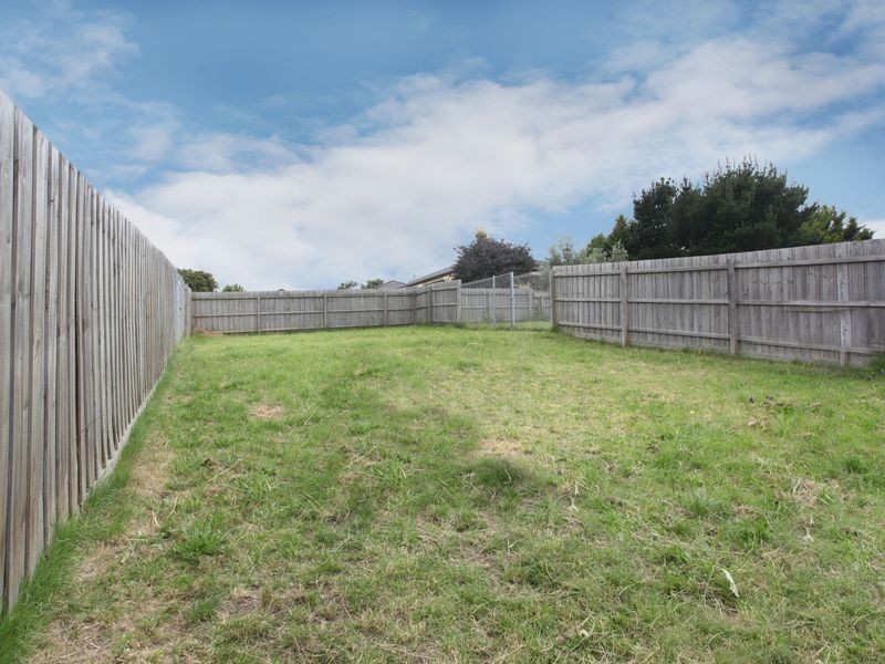 8/12 Renlik Court, Pakenham VIC 3810