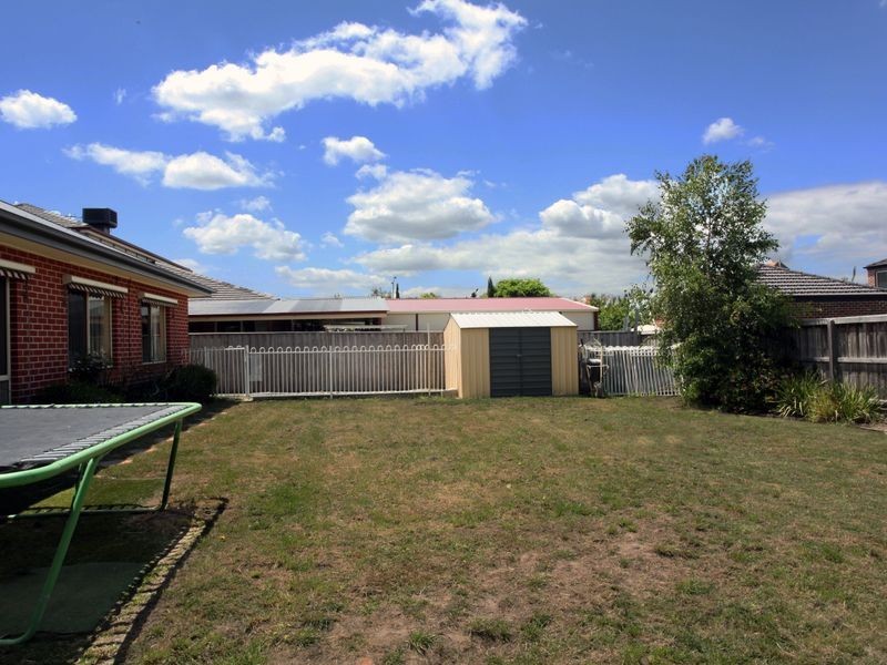 8 Hume Court, Pakenham VIC 3810
