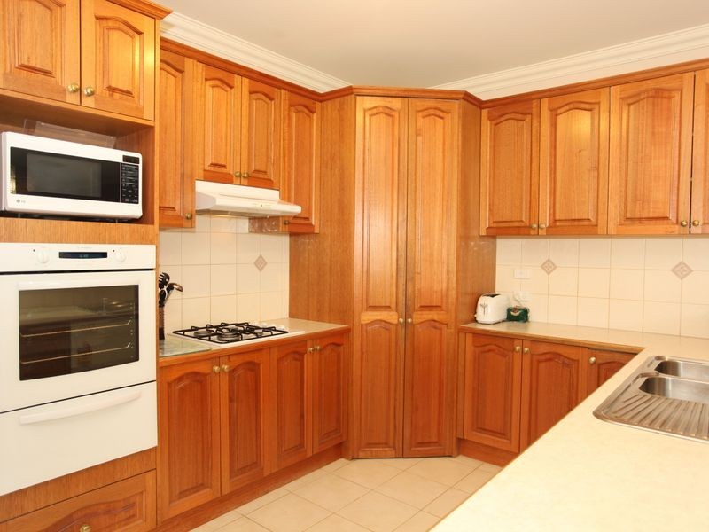 8 Hume Court, Pakenham VIC 3810