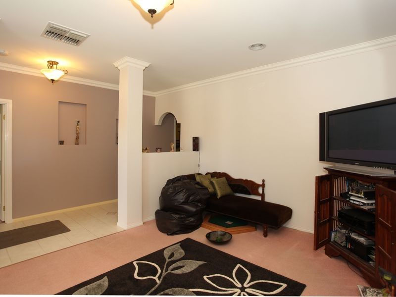 8 Hume Court, Pakenham VIC 3810