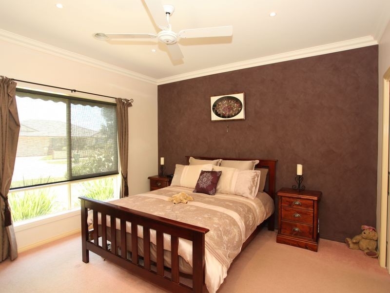 8 Hume Court, Pakenham VIC 3810