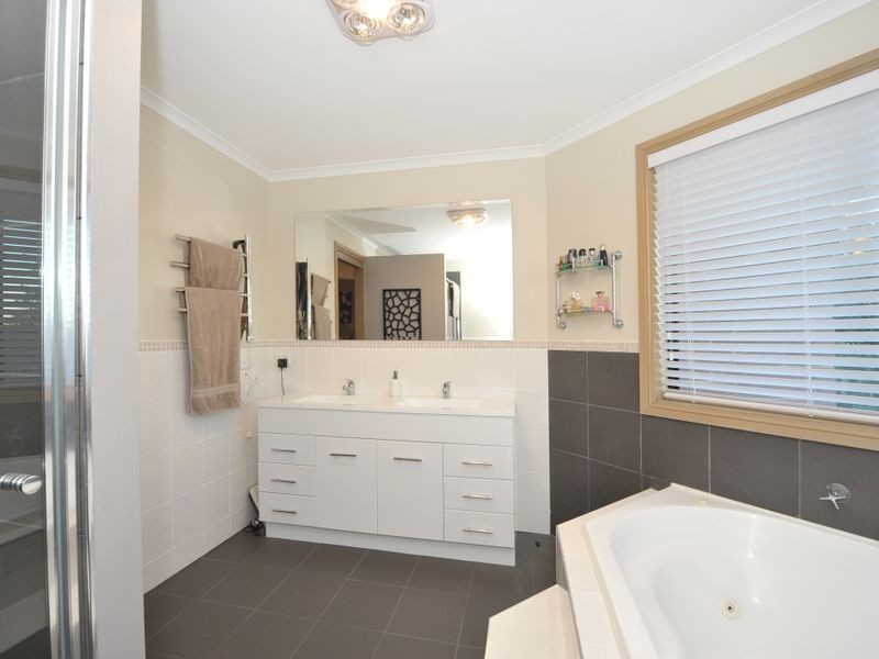 36 Aberdeen Heights, Pakenham VIC 3810