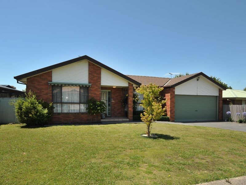 11 Paramount Way, Pakenham VIC 3810