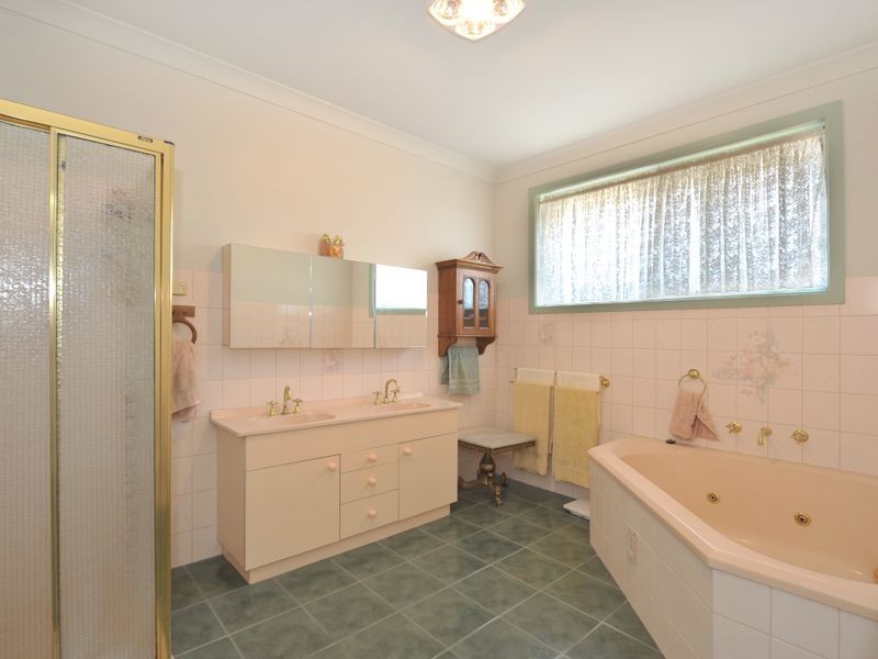 11 Paramount Way, Pakenham VIC 3810