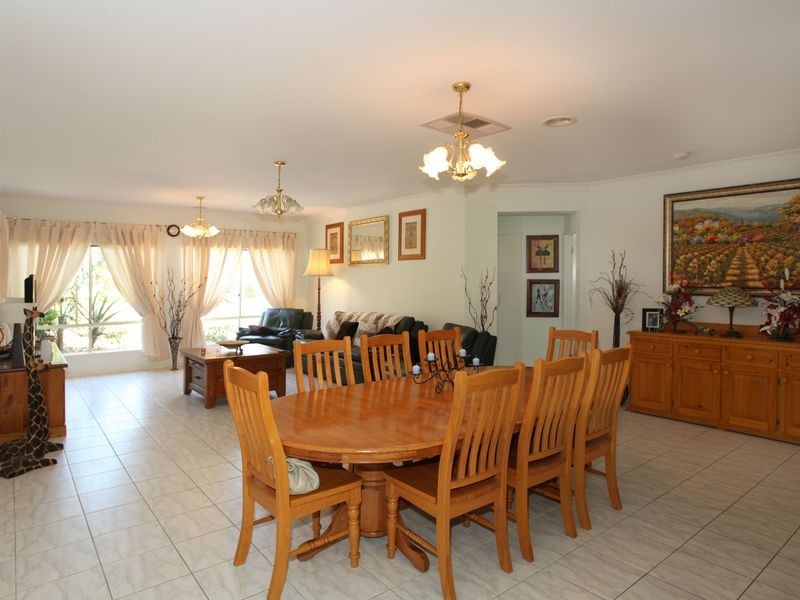 9 Genoa Grove, Pakenham VIC 3810