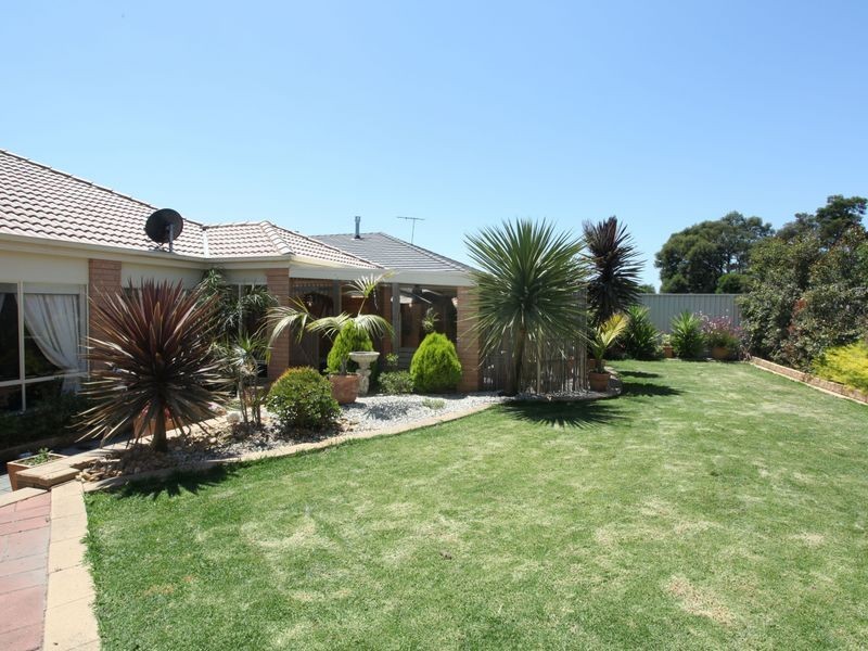 9 Genoa Grove, Pakenham VIC 3810