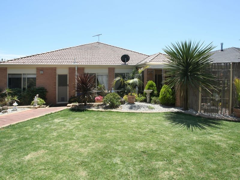 9 Genoa Grove, Pakenham VIC 3810
