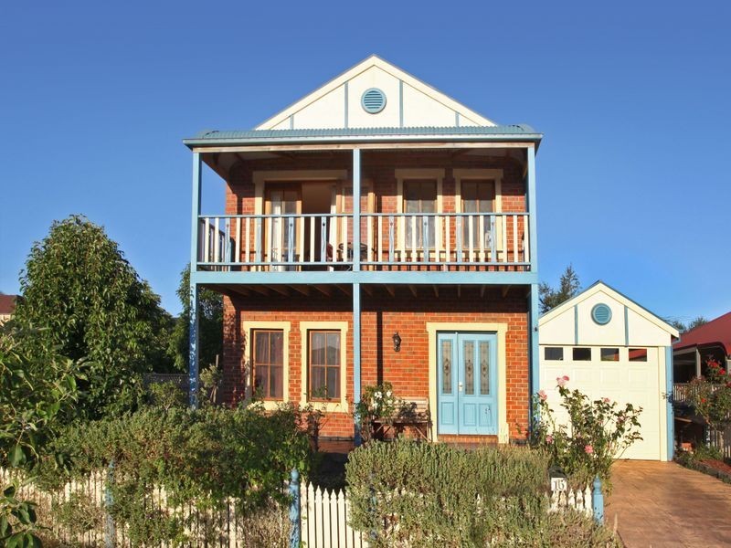 16 Spring Circuit, Pakenham VIC 3810