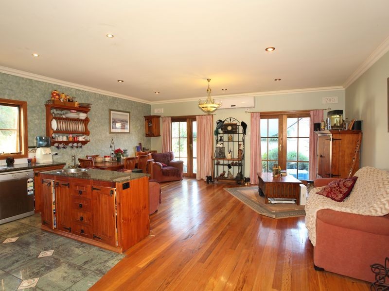 16 Spring Circuit, Pakenham VIC 3810