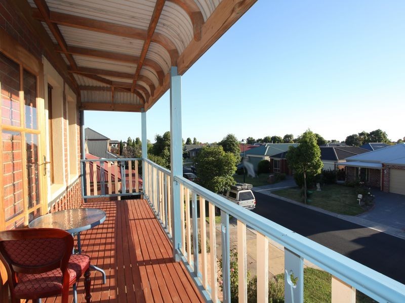 16 Spring Circuit, Pakenham VIC 3810