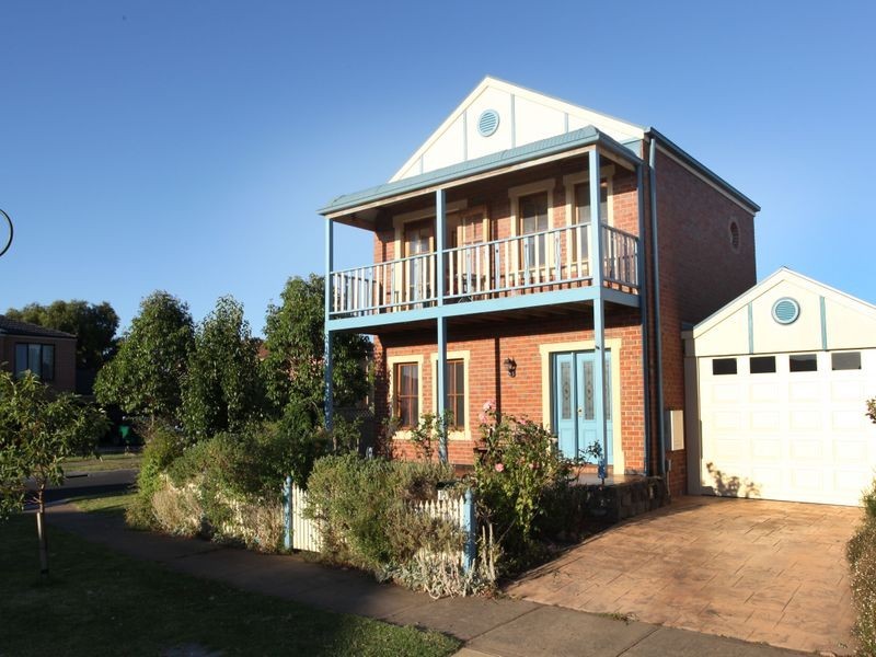 16 Spring Circuit, Pakenham VIC 3810