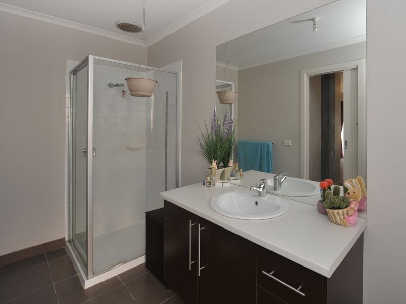 16 Tipperary Circuit, Pakenham VIC 3810