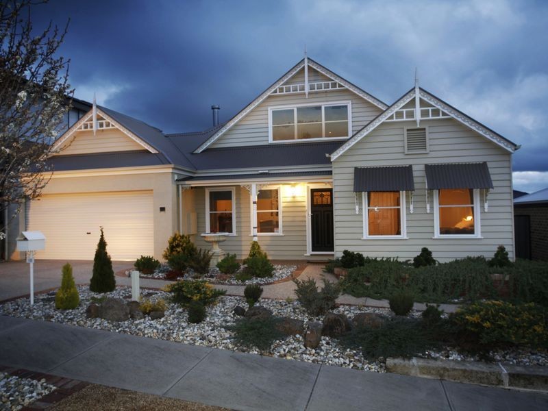 10 Michigan Grange, Pakenham VIC 3810