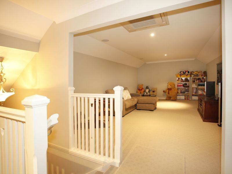 10 Michigan Grange, Pakenham VIC 3810