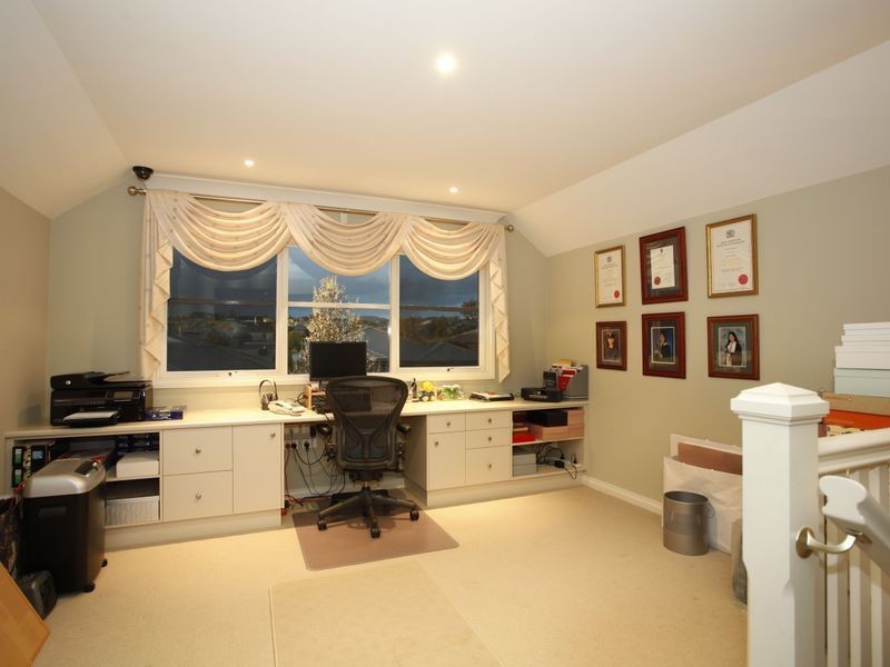 10 Michigan Grange, Pakenham VIC 3810