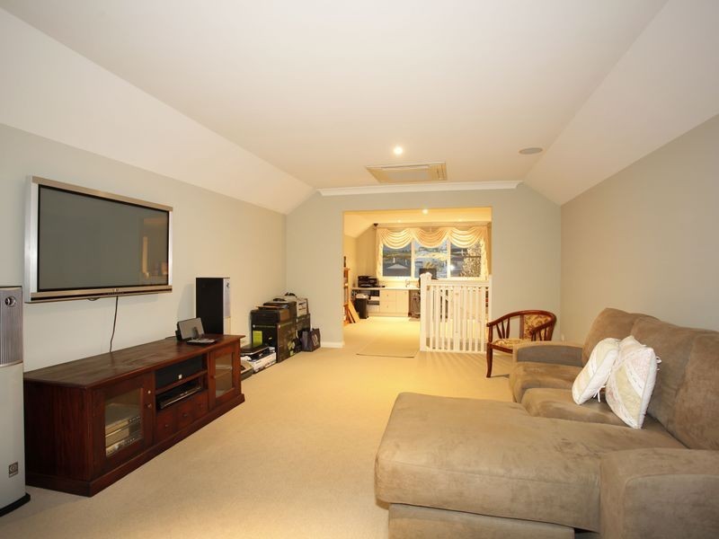 10 Michigan Grange, Pakenham VIC 3810