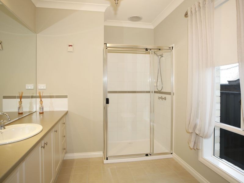 10 Michigan Grange, Pakenham VIC 3810