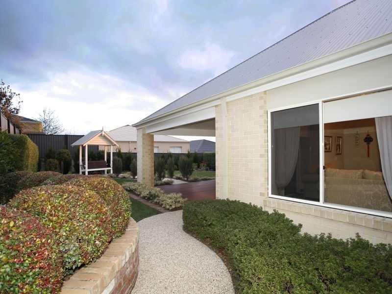 10 Michigan Grange, Pakenham VIC 3810