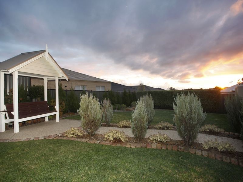 10 Michigan Grange, Pakenham VIC 3810