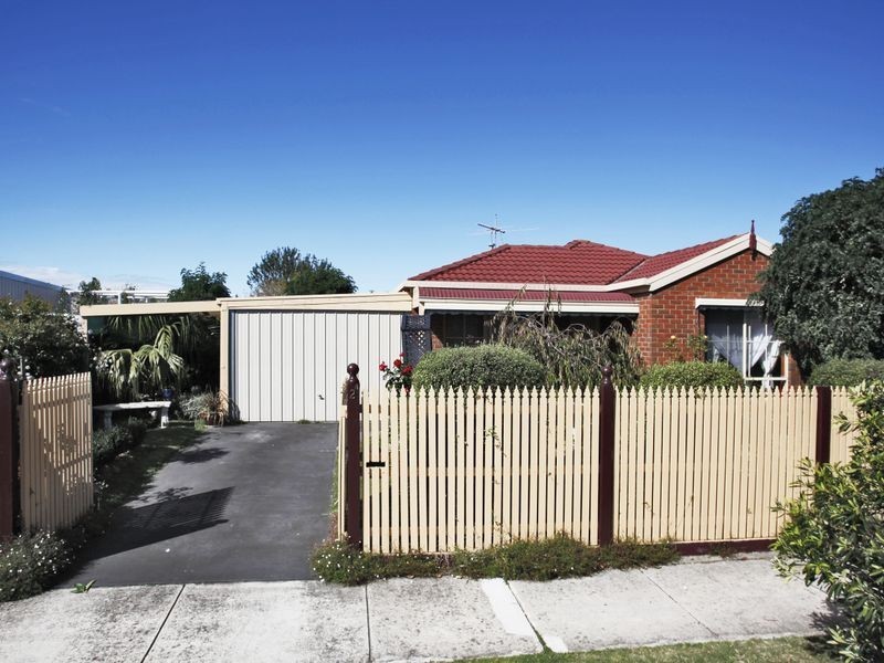 2A Parman Avenue, Pakenham VIC 3810