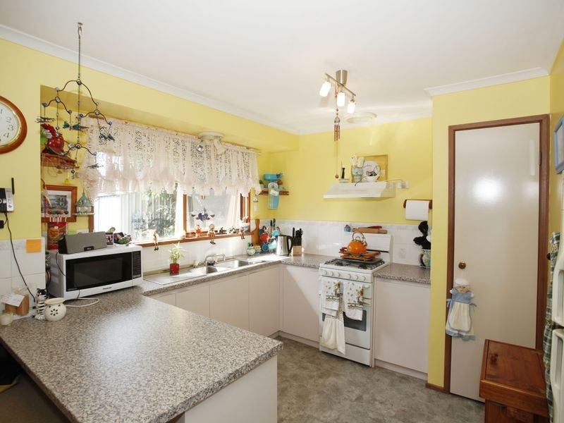 2A Parman Avenue, Pakenham VIC 3810