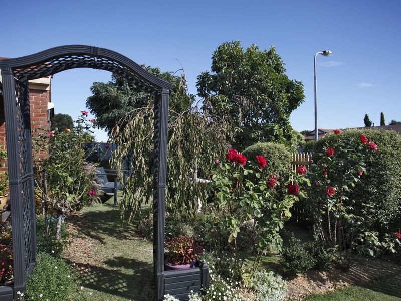 2A Parman Avenue, Pakenham VIC 3810