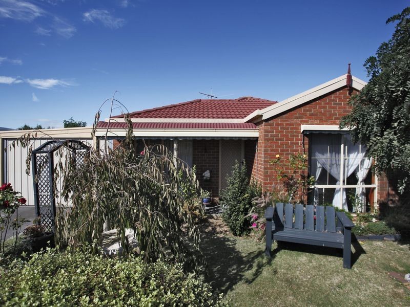 2A Parman Avenue, Pakenham VIC 3810